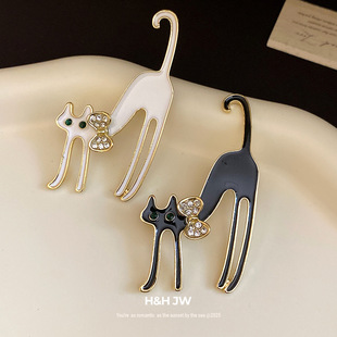 新款镶钻小猫时尚胸针卡通可爱简约别针胸花轻奢高级感气质胸饰女