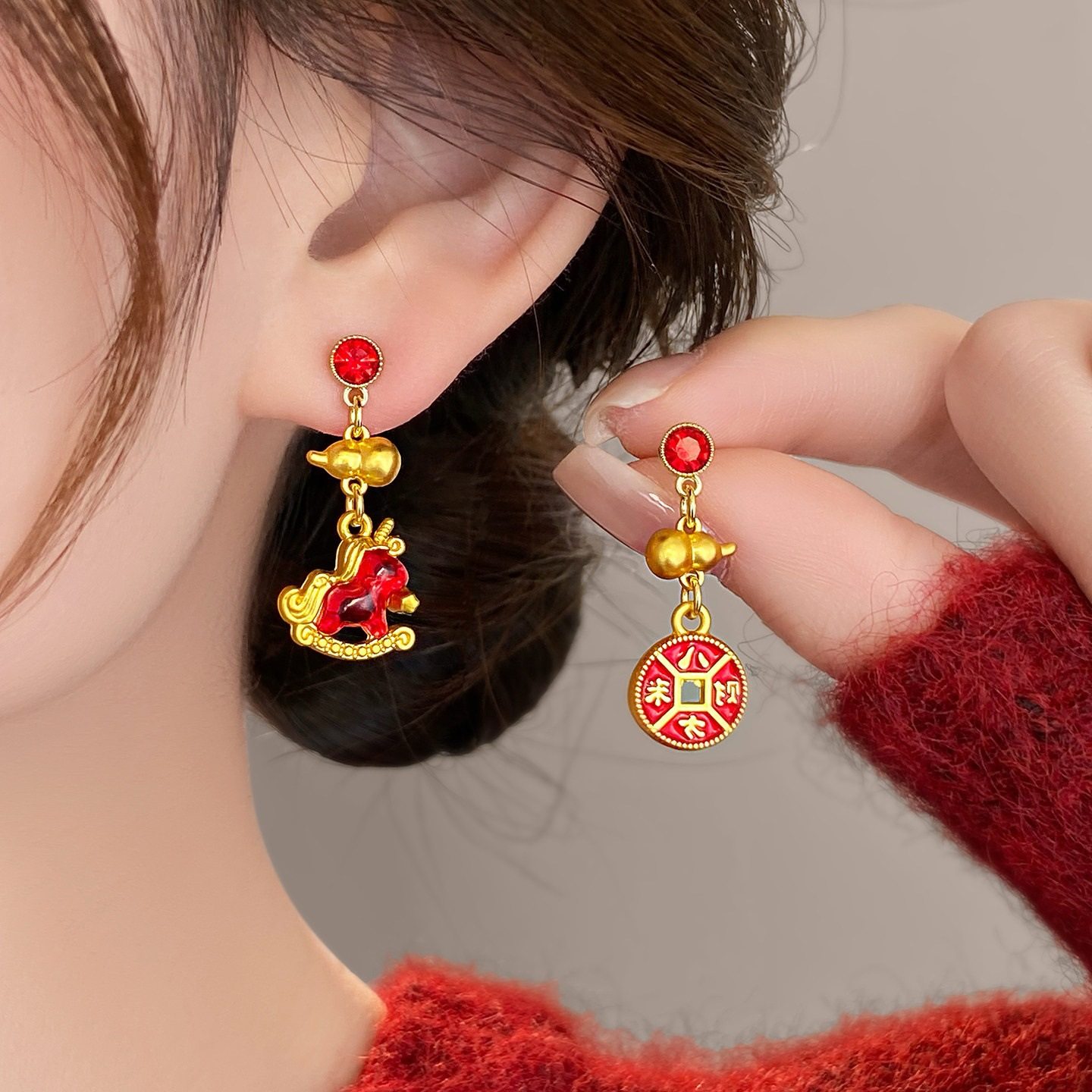 新款镶钻滴油铜钱小马不对称耳环新中式气质耳钉个性高级感耳饰女,饰品/流行首饰/时尚饰品新,耳环,淘宝优惠券,粉丝福利购,淘宝优惠卷