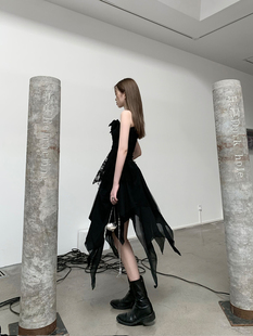 黑白两色 BLUE小众暗黑破败多层面料网纱不规则纱裙半裙重工款