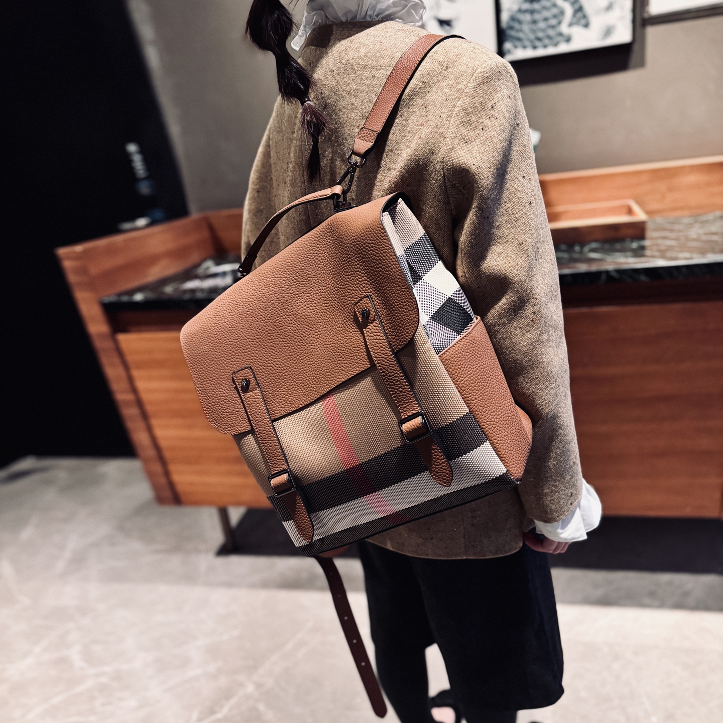 大容量轻便双肩包16寸电脑背包