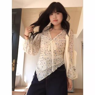 衬衫 大码 修身 碎花灯笼袖 女早春V领荷叶边设计感甜美上衣 胖mm法式