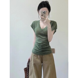 新款 T恤女2026夏季 设计感显瘦小众上衣潮 胖mm气质纯色V领短袖 大码