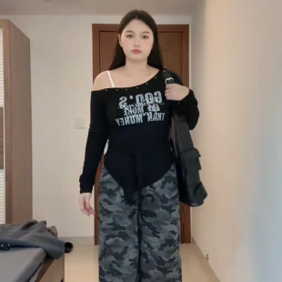 显瘦不规则修身 大码 t恤女秋季 印花斜领露肩长袖 内搭上衣 胖MM美式