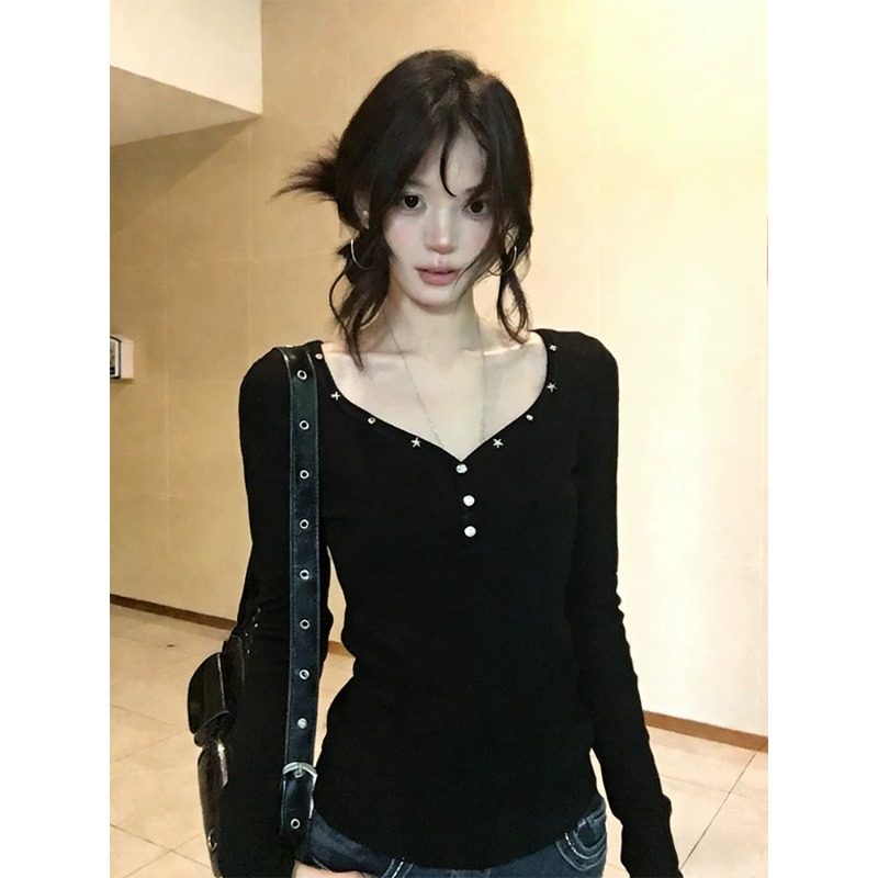 大码辣妹风黑色V领长袖t恤女2026新款铆钉内搭打底衫修身显瘦上衣,女装/女士精品,大码内搭,淘宝优惠券,粉丝福利购,淘宝优惠卷
