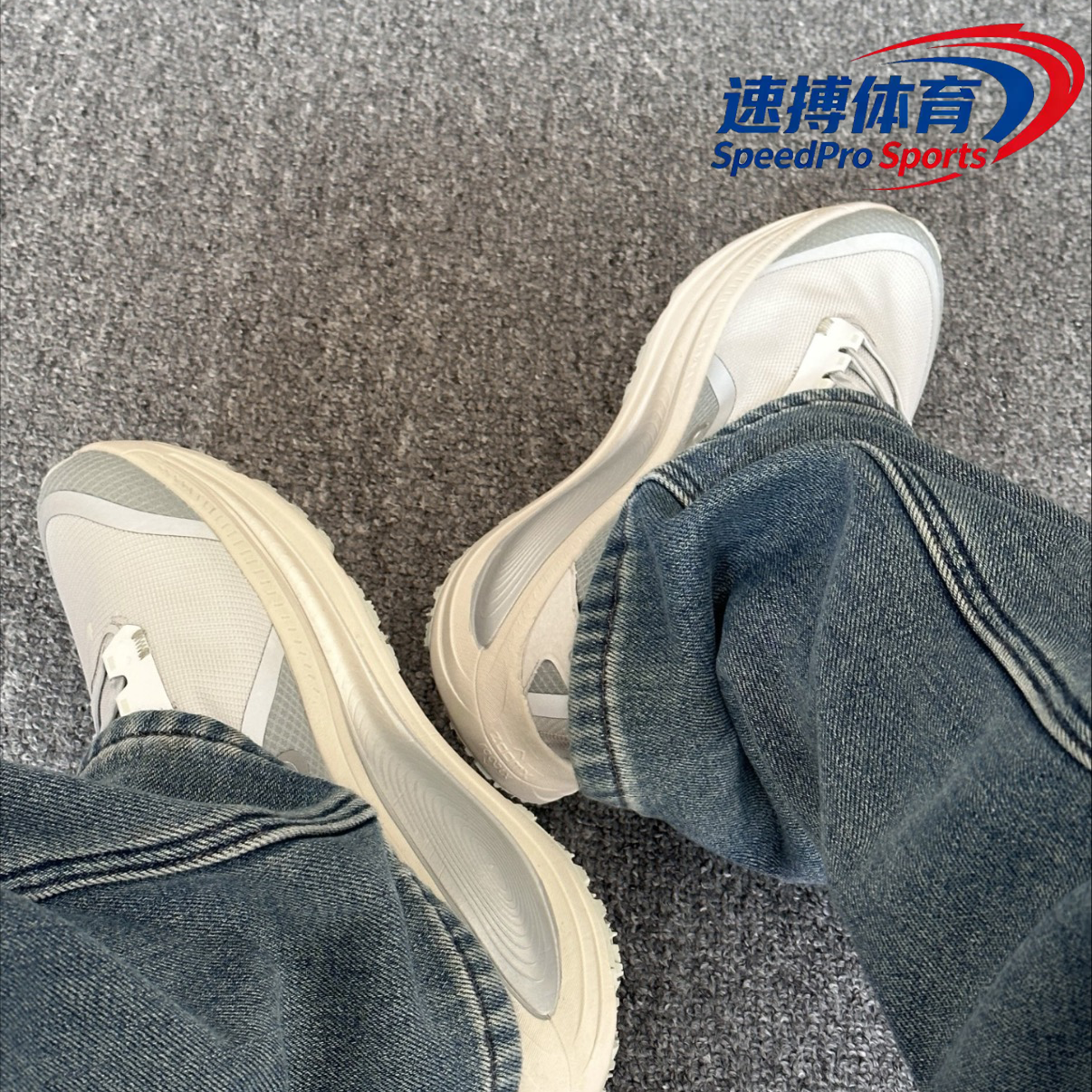 Nike耐克迈柔Vomero 18 GTX浅灰色防水缓震透气跑步鞋HQ7001-003