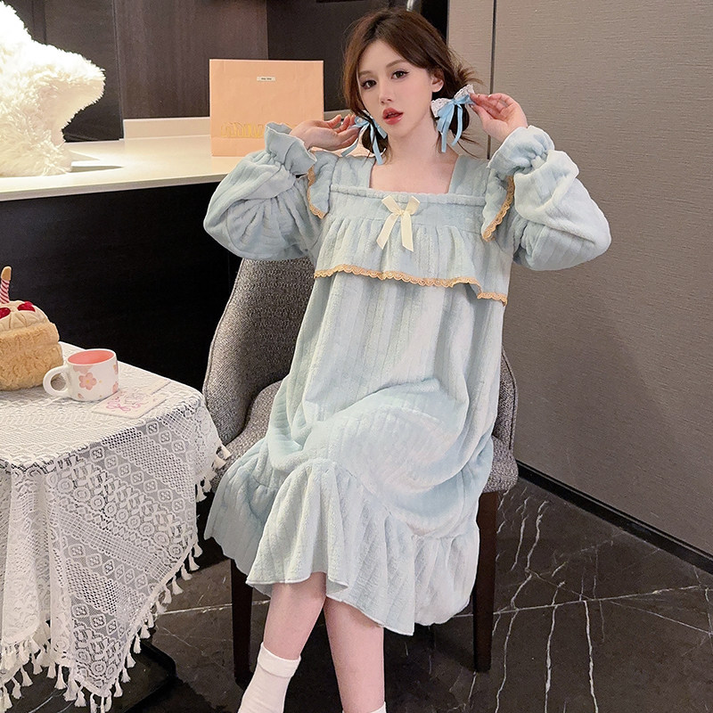 2025新款法兰绒睡裙女秋冬季公主风长袖加厚家居服珊瑚绒女士睡衣