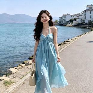 海边度假风拍照连衣裙露背夏裙子清新温柔挂脖高腰波浪纱裙
