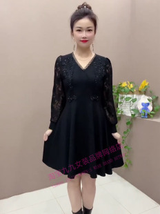 蕾丝拼接V领长袖连衣裙女士秋冬新款妈妈装遮肚显瘦时尚黑色裙子