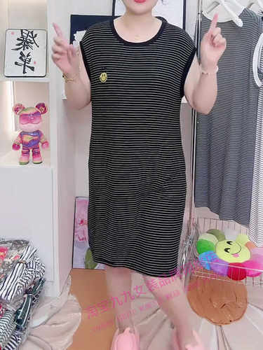 圆领休闲笑脸刺绣女士大码条纹