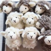 尼泊尔进口小羊挂件纯手工羊毛毡钥匙扣小众设计卡通公仔包挂精致