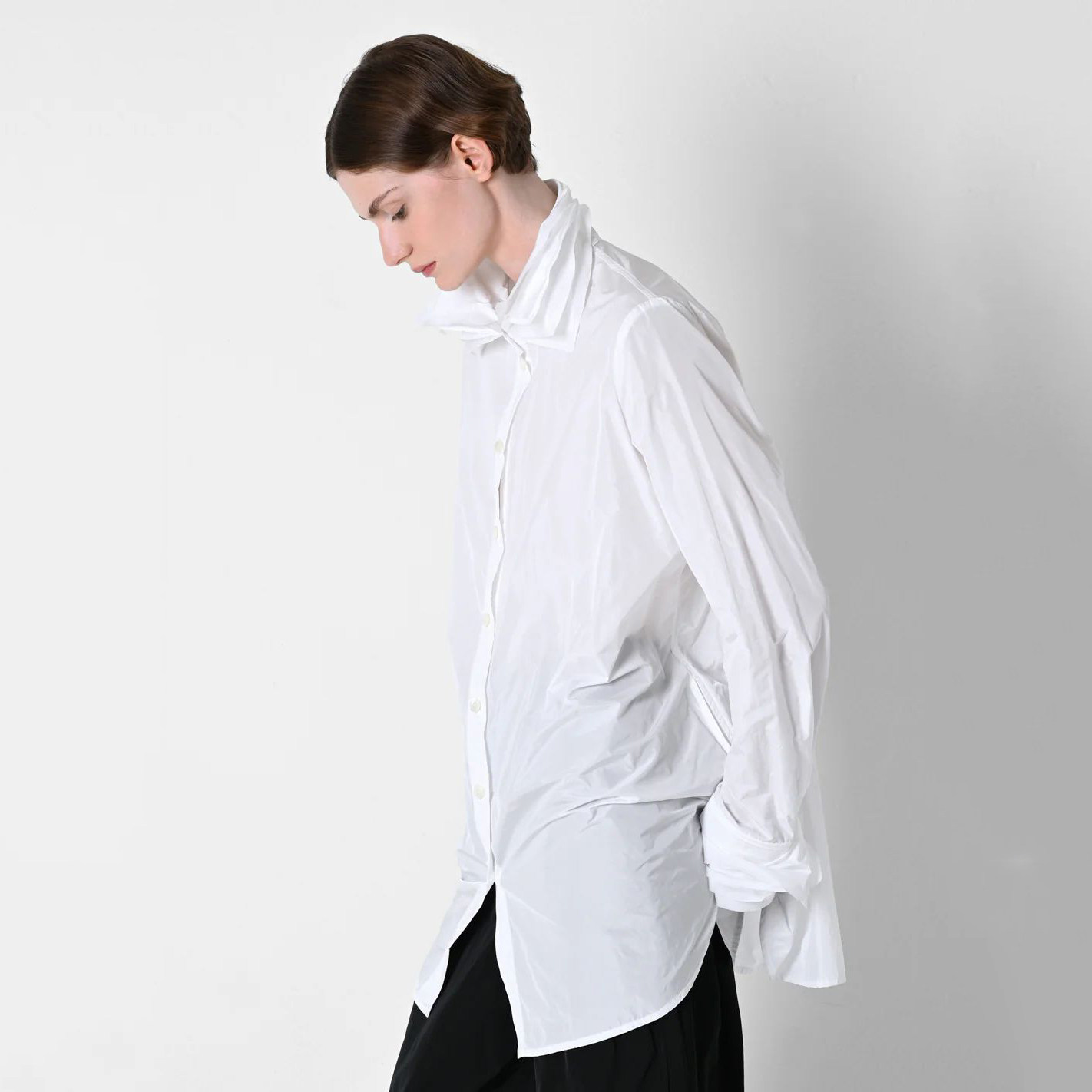 NUEE LAB 桑蚕丝绸缎白色衬衫 多层叶子领 Oversize 宽松中长款
