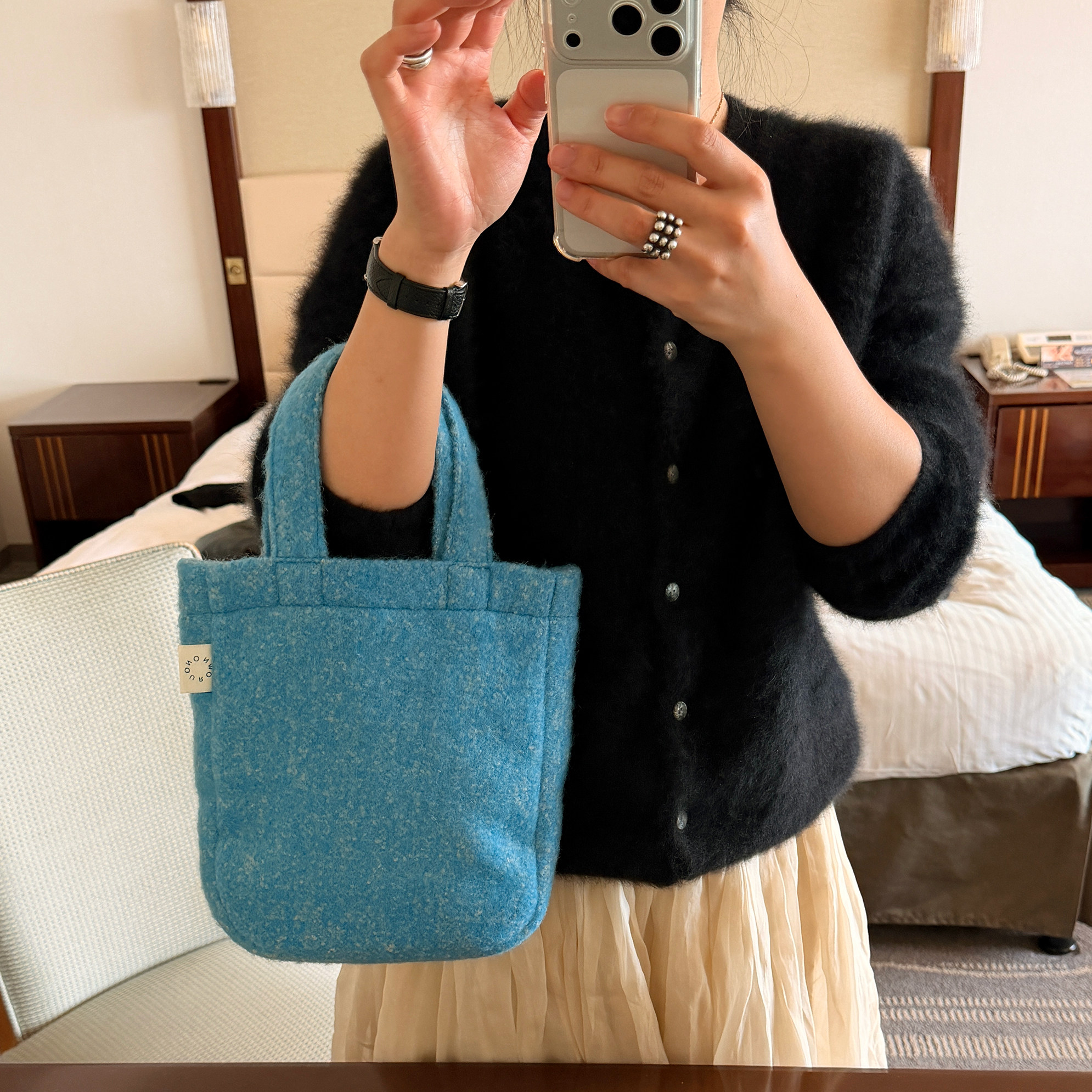 On Our Own 原创 冰岛蓝混色颗粒毛呢圆角手拎包 日本羊毛手提包