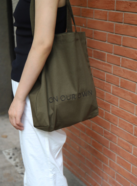 On Our Own 23FW原创 苔藓绿深巧棕斜纹棉刺绣托特包 帆布包袋