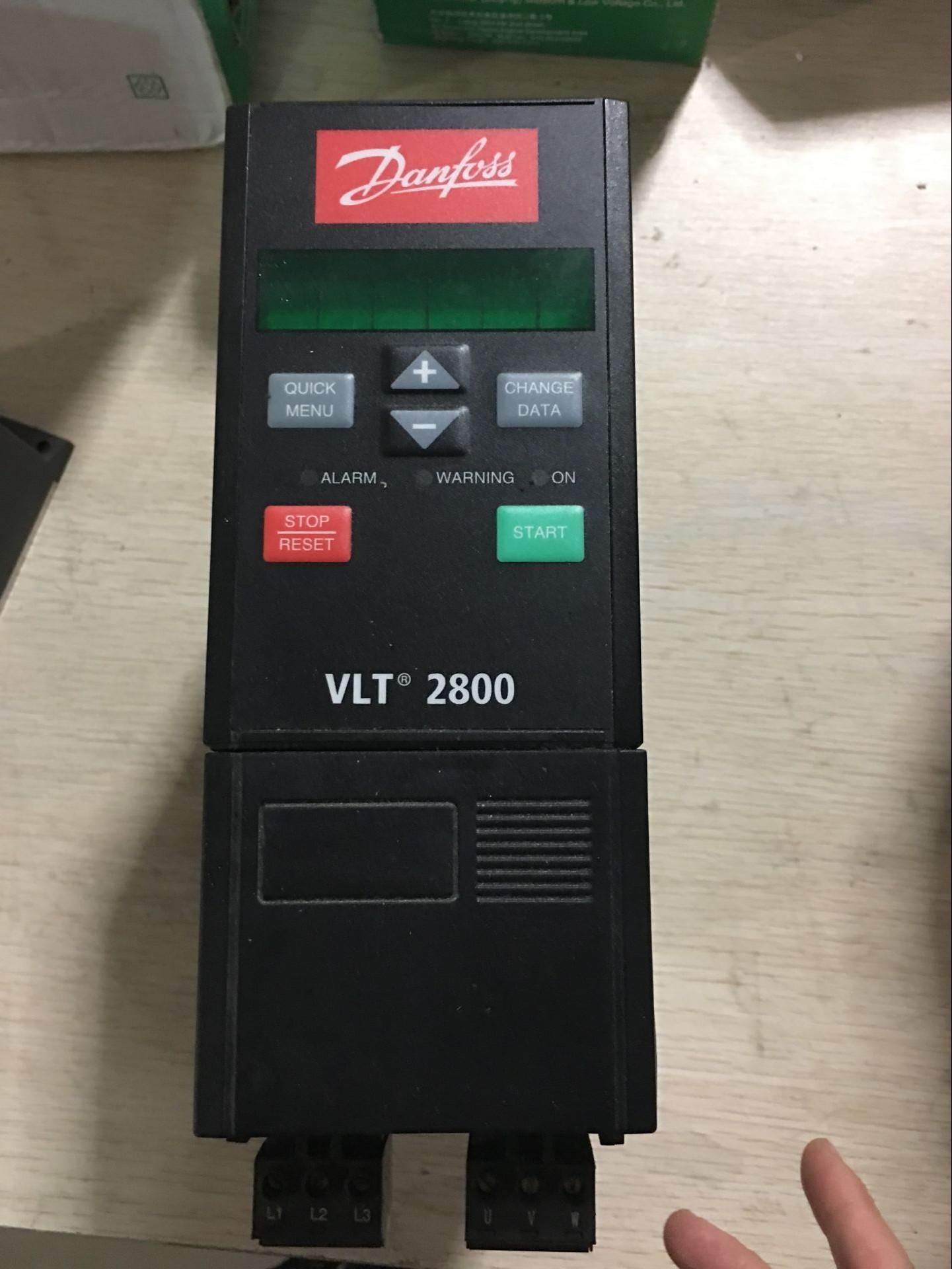 vlt2815pt4b20str0dbf00a00c1 丹佛斯vlt2800系列1.5kw变频器 9新