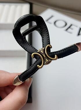 金属字母pu皮鲨鱼夹简约优雅法式