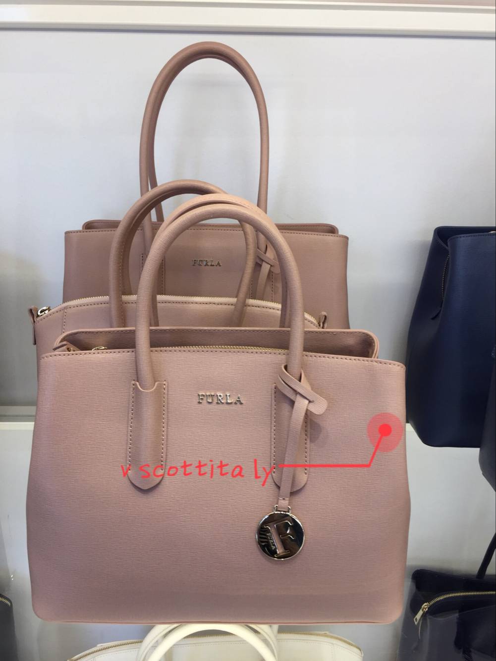 Òâ´ú furlaܽÀtessaµ¥¼çÊÖÌá°ü СºÅ