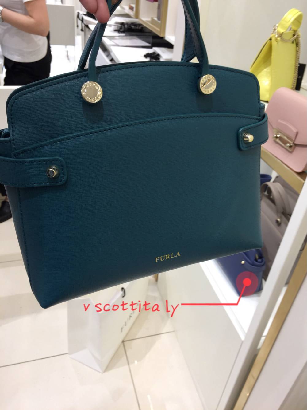Òâ´ú furlaܽÀ°ÂÀ³18´ºÏÄagataµ¥¼çÊÖÌá°ü СºÅ
