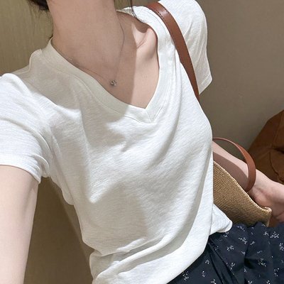 话里基础款简约风纯色V领短袖