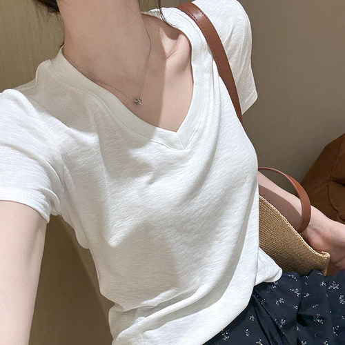 话里基础款简约风纯色V领短袖