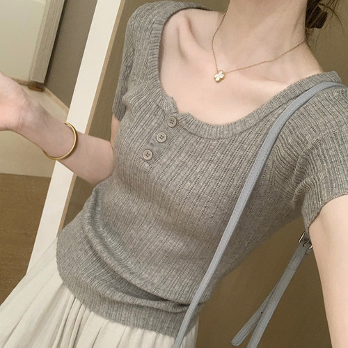 话里基础款螺纹小扣子修身上衣