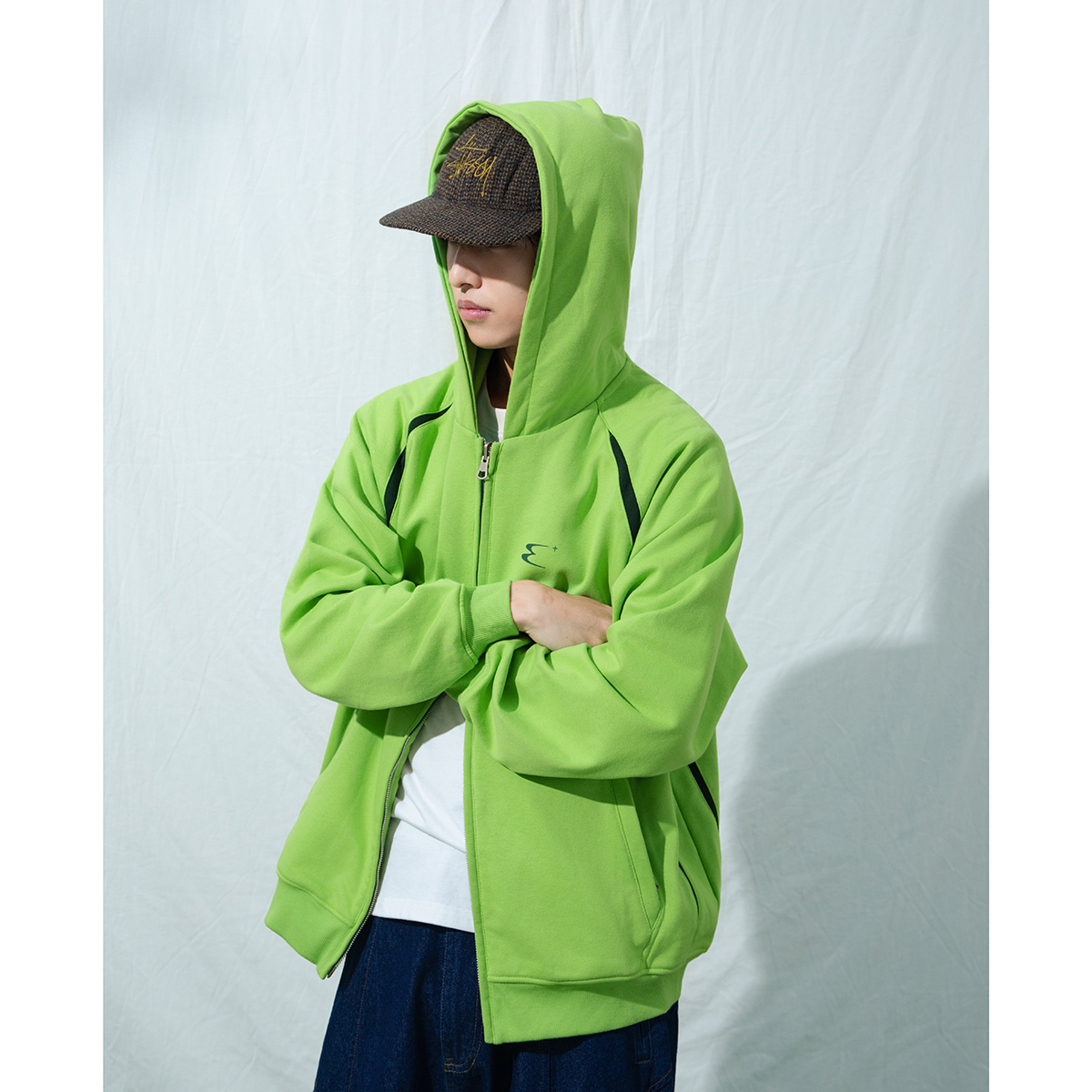 拼色简约复古运动百搭通勤帽衫男