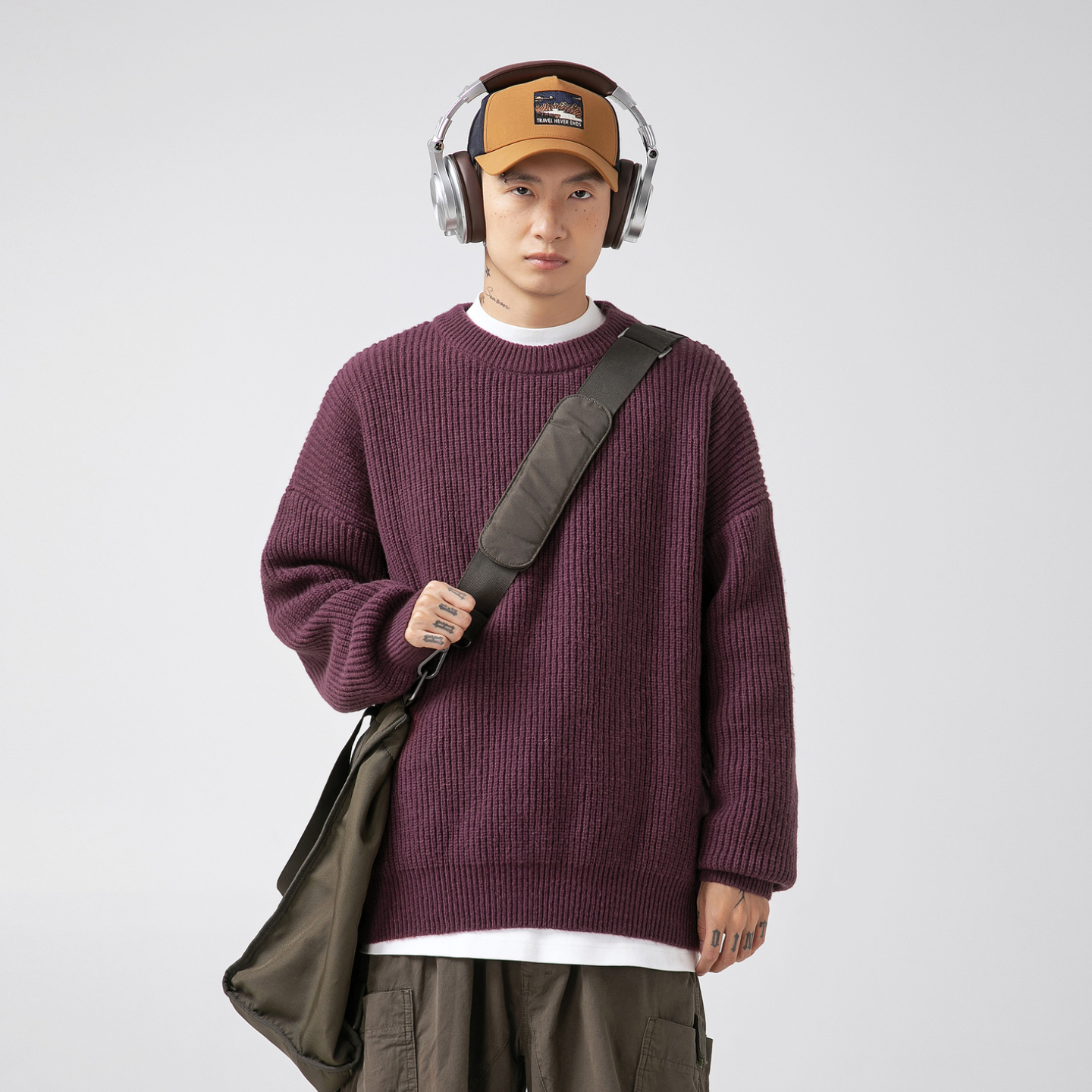 潮牌日系简约纯色圆领针织衫男