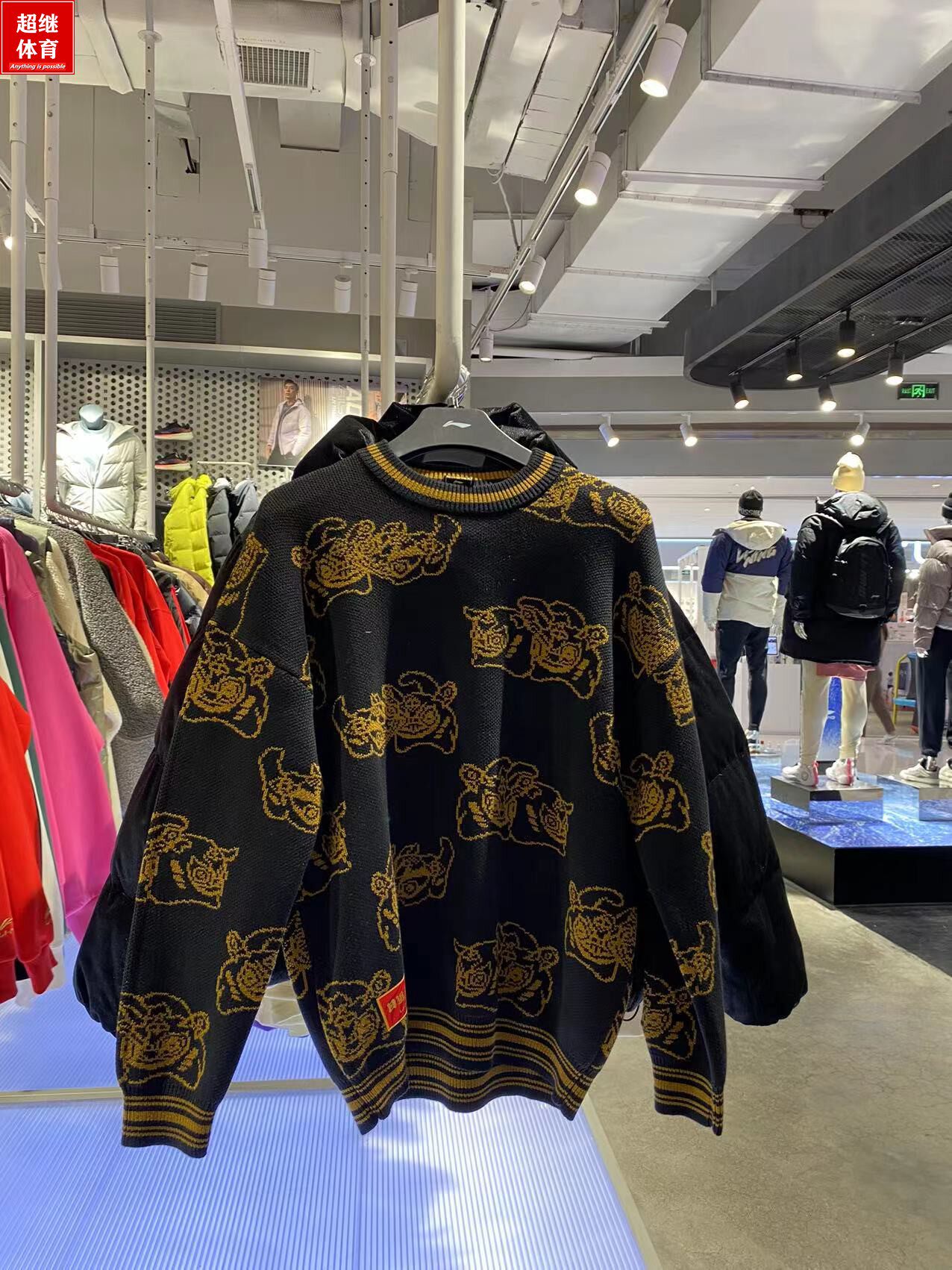 LI NING RIJIN 골드 스웨터 2022 봄 신년 타이거 스킨 패턴 루즈 풀오버 웜 탑 AMBS025