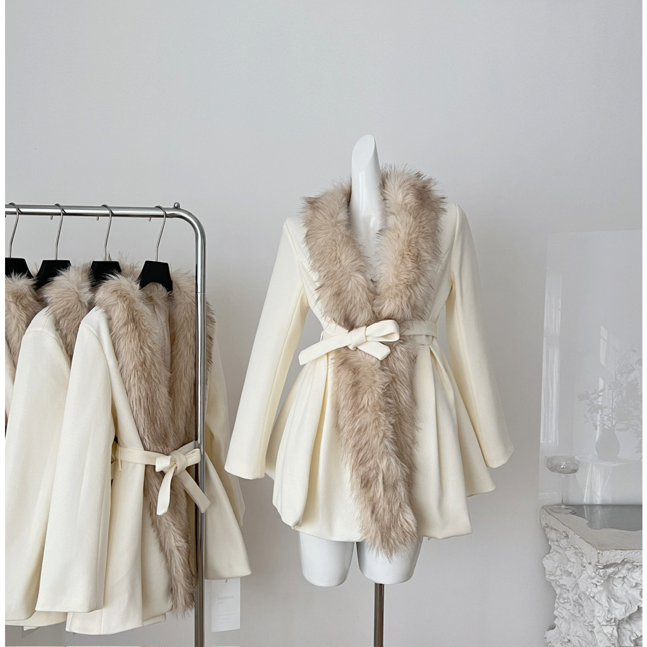 NAOAO 西棠佳人 小说女主感白色毛呢拼仿皮草收腰连衣裙大衣