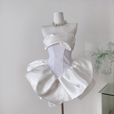 白色气质小众抹胸连衣裙女高级感法式轻奢宴会party生日礼服裙子