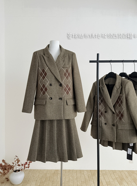 Caressfreedom 复古英伦风菱格贴布绣枪驳领羊毛西装百褶半裙套装