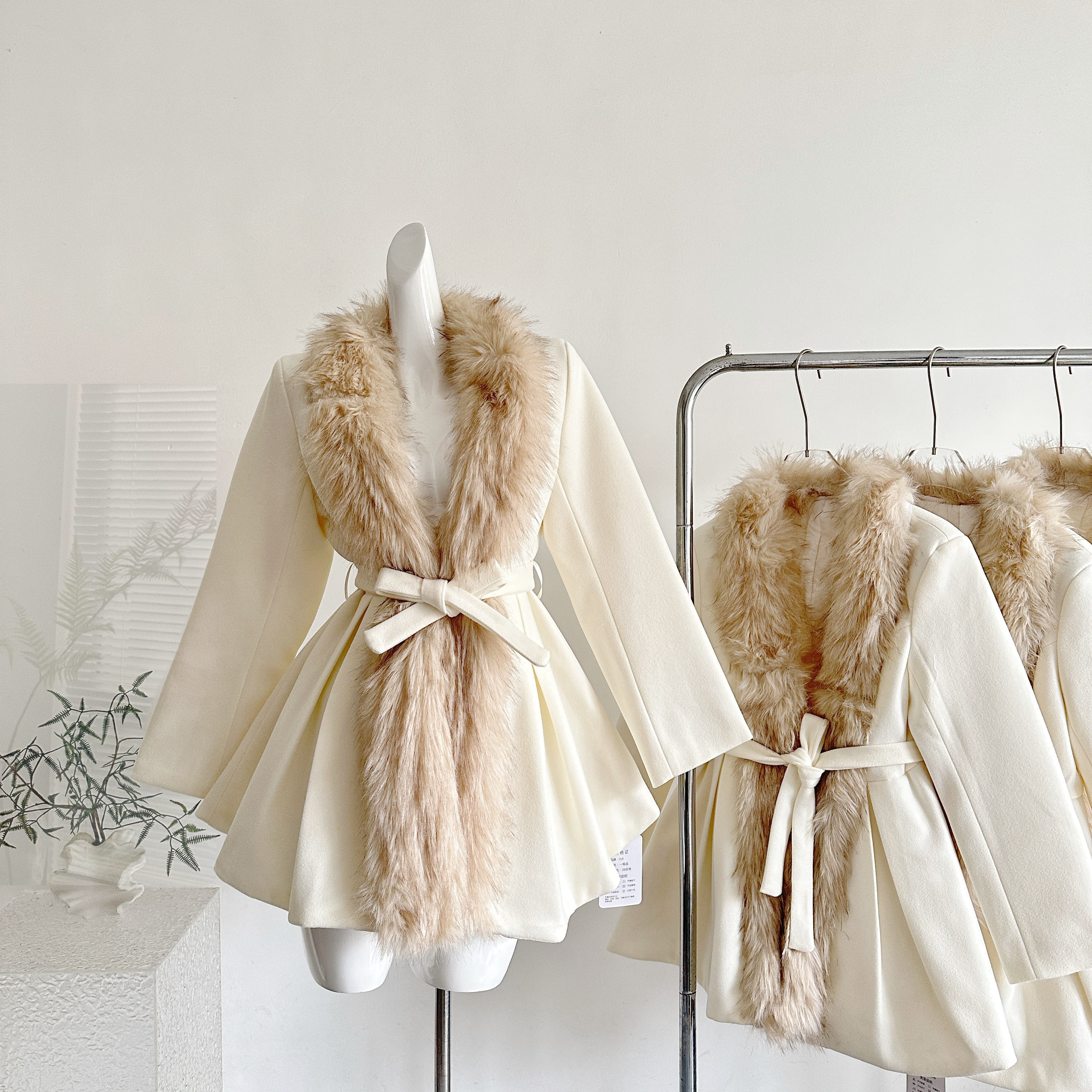 NAOAO 西棠佳人 小说女主感白色毛呢拼仿皮草收腰连衣裙大衣