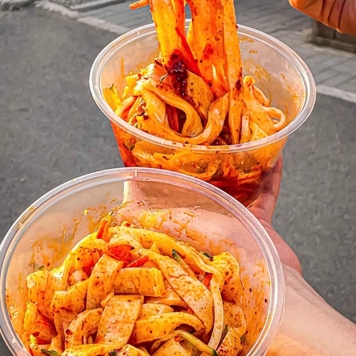 甘肃老字号面皮店两掺凉皮面皮牛筋面夹馍即食凉拌消暑拌面特色吃