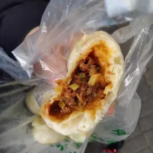 北京牛街聚寶源外賣窗口清真牛肉大蔥羊肉包子小吃面食即食熟食