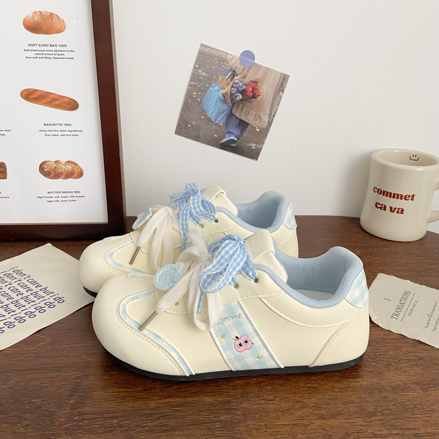 春季多巴胺甜美女生小众休闲板鞋2026新款卡通可爱平底德训鞋