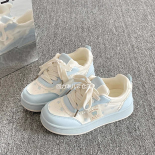 小众百搭板鞋女款2026年新款春季厚底小白鞋配裙子可爱小熊面包鞋