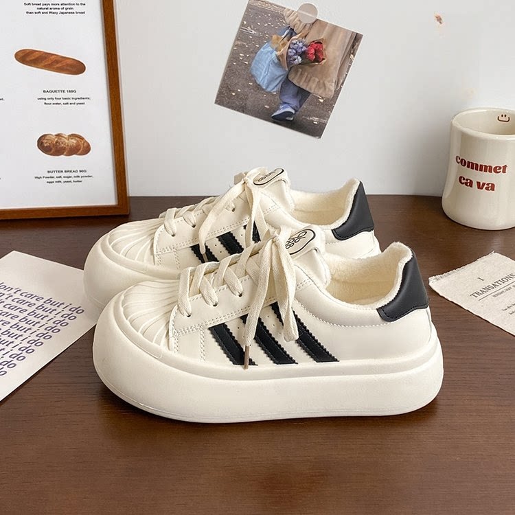 贝壳头平底德训鞋女2026年春季爆款三条杠厚底百搭休闲运动板鞋女