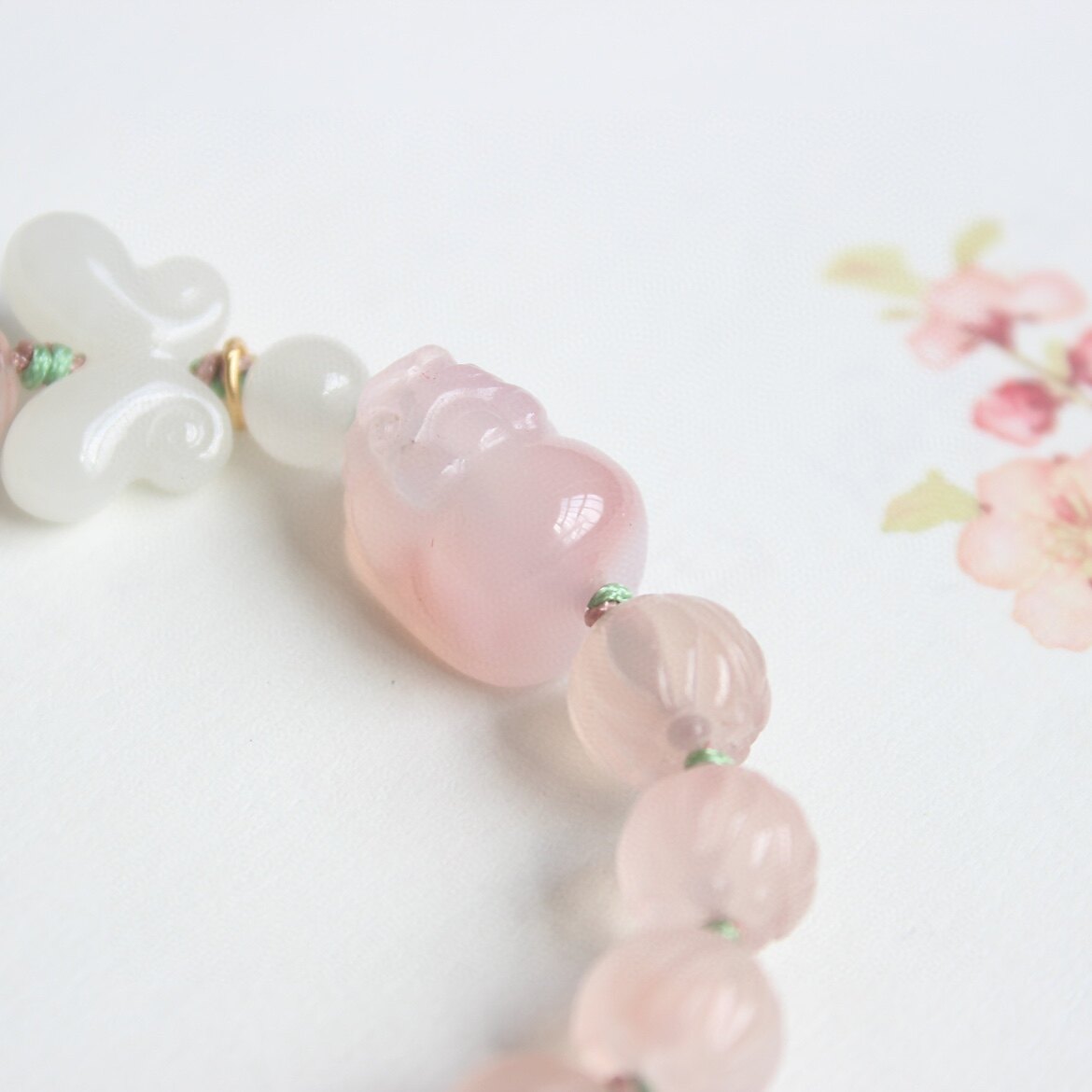 천연 남쪽 붉은 연꽃 구슬 HETIAN JADE BUTTERFLY  금도금 행운의 조롱박 마노 행운의 PIXIU와 땋은 로프 팔찌