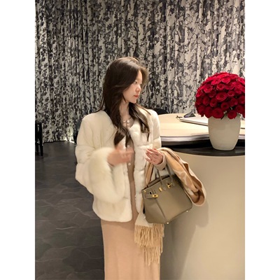 张羞羞通勤獭兔狐狸毛皮草