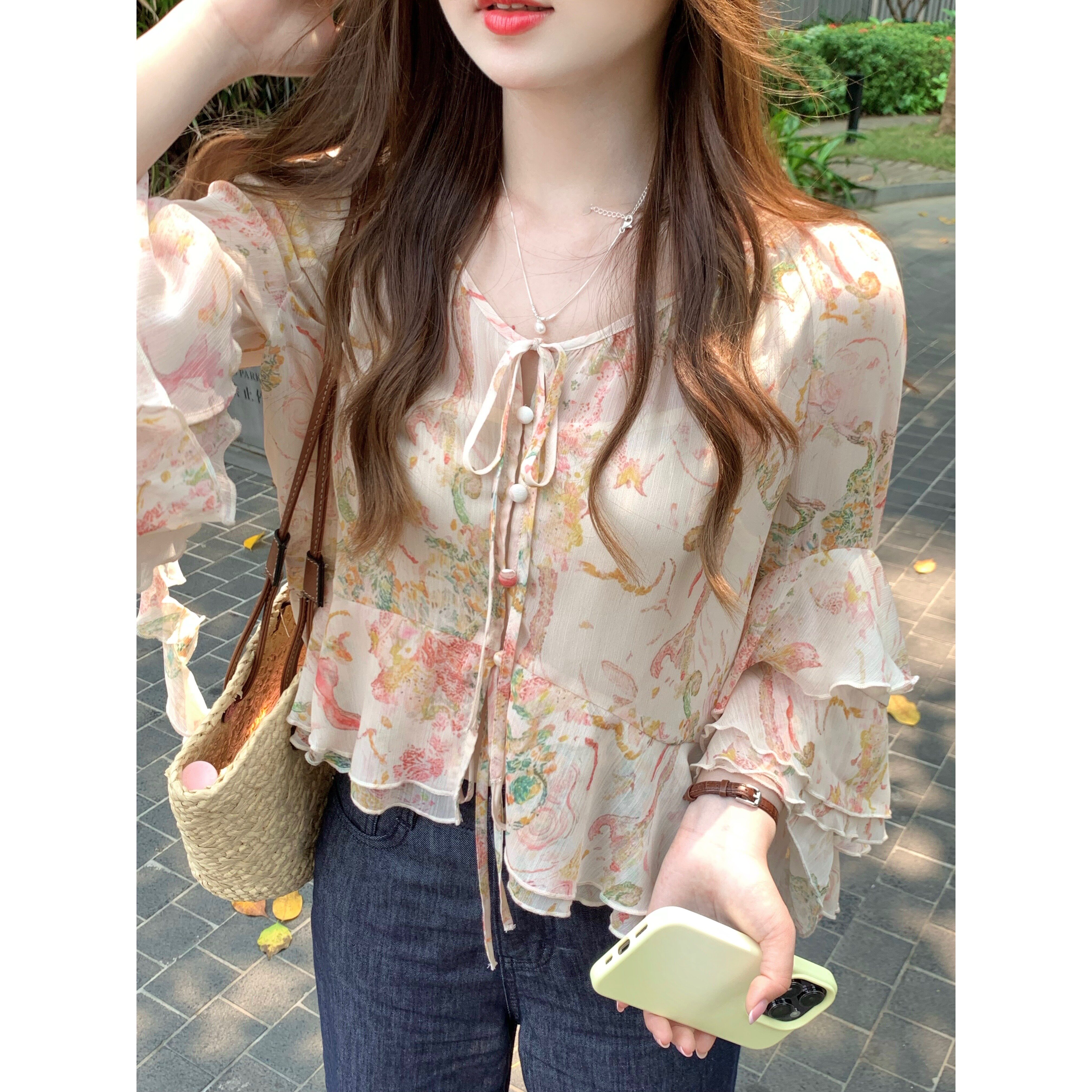 张羞羞 丽池花园/雪纺通勤法式碎花V领喇叭袖通勤2026夏衬衫