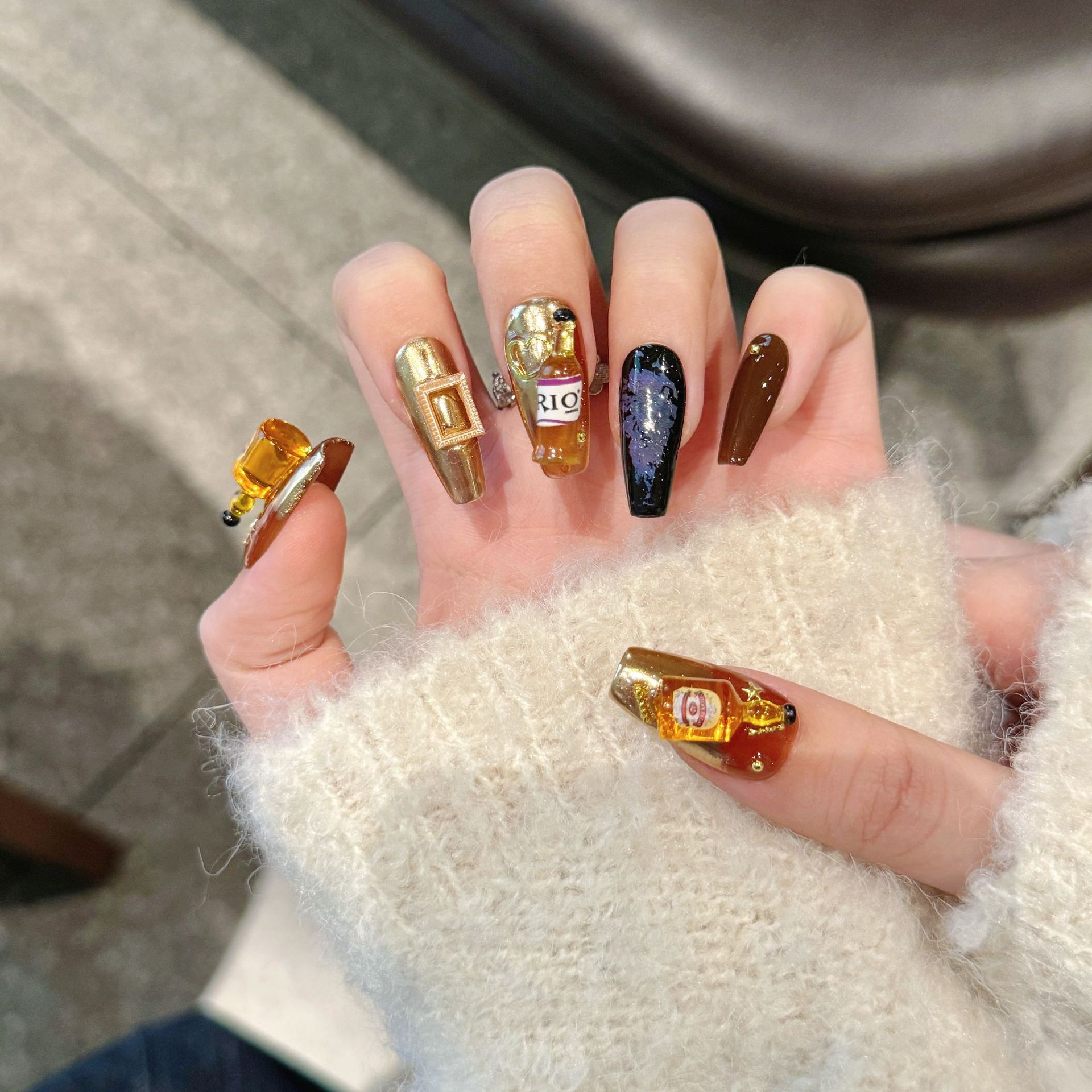 浪妞美甲小酒馆酒瓶立体酒红棕色洋酒瓶子微醺秋冬小众新款穿戴甲