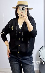 宜语析5719秋加大码针织衫女 学院风V领假两件针织开衫毛衣