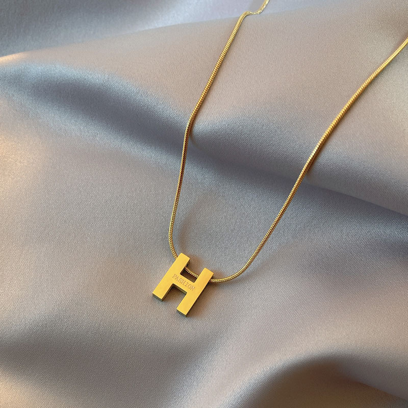 H字母金色项链女百搭2023