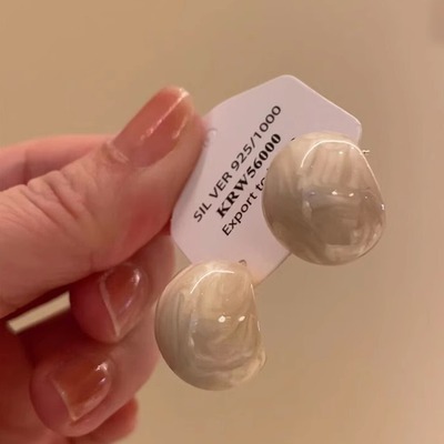 复古奶白色滴釉豆豆耳钉