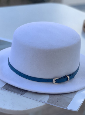 法式高品质白色羊毛呢礼帽英伦皮扣帽子英伦风简约平沿平顶爵士帽