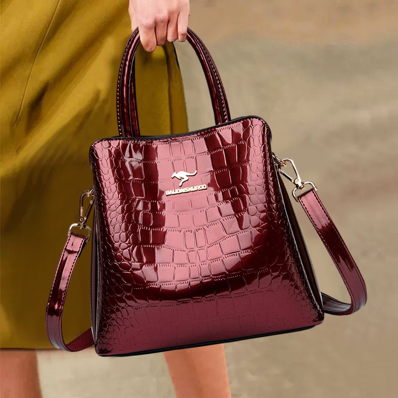 香港真皮包包女包新款2025斜挎包女时尚石头纹女士水桶包单肩包女