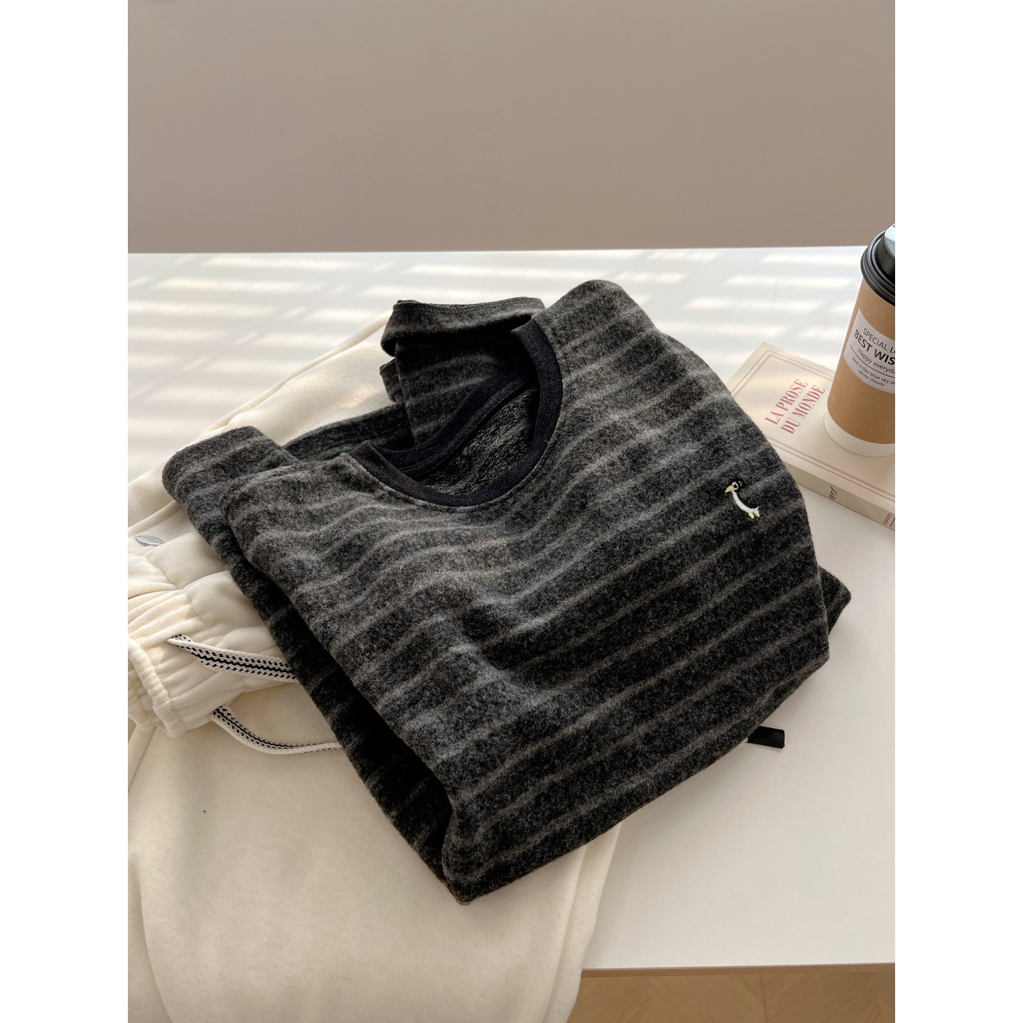 复古文艺深灰色条纹圆领长袖T恤女宽松磨毛内搭打底衫秋冬新款潮,女装/女士精品,T恤,淘宝优惠券,粉丝福利购,淘宝优惠卷