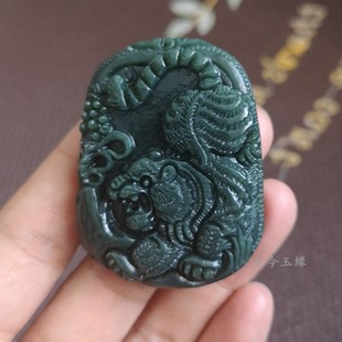 天然新疆和田玉青玉老虎吊坠十二生肖玉虎挂件男玉坠虎虎生威玉牌
