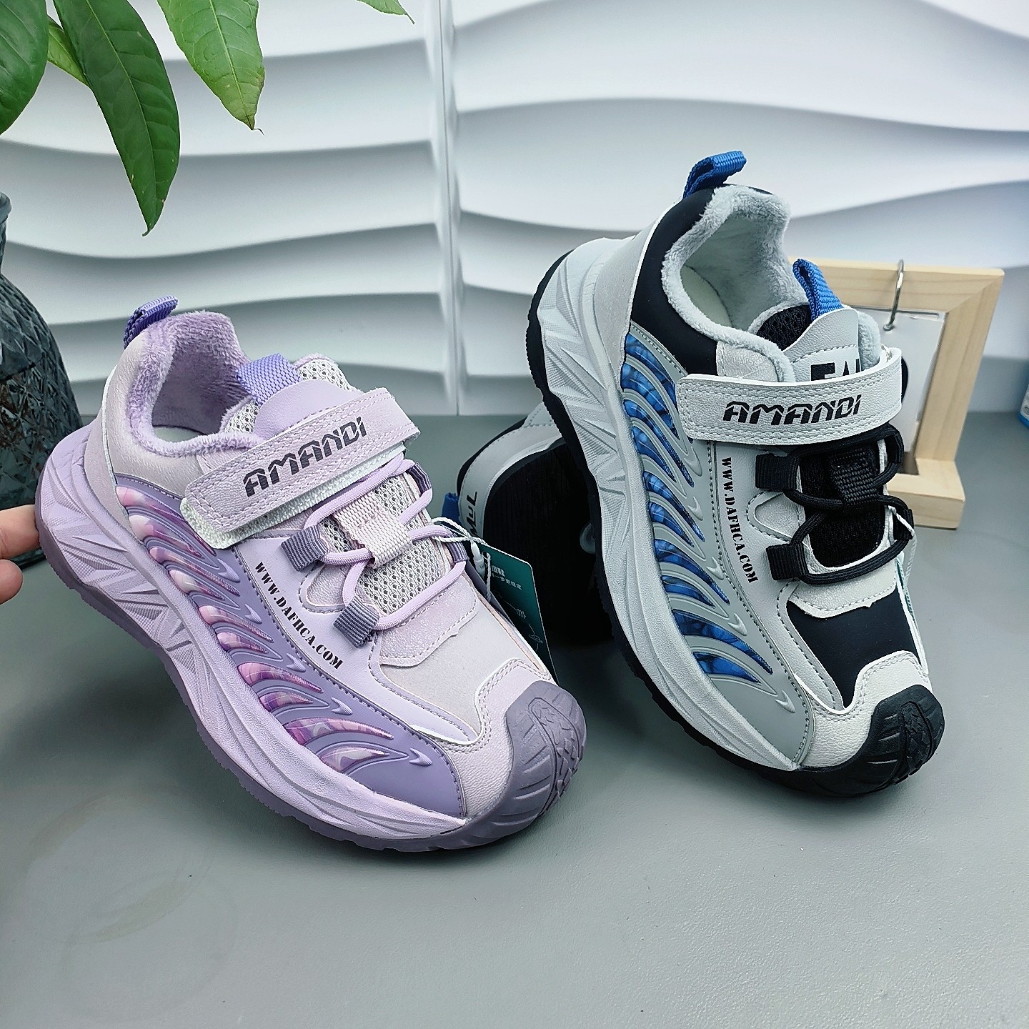 童鞋25冬季新款男女童加绒运动鞋轻便防滑二棉鞋33-38码段魔术贴2