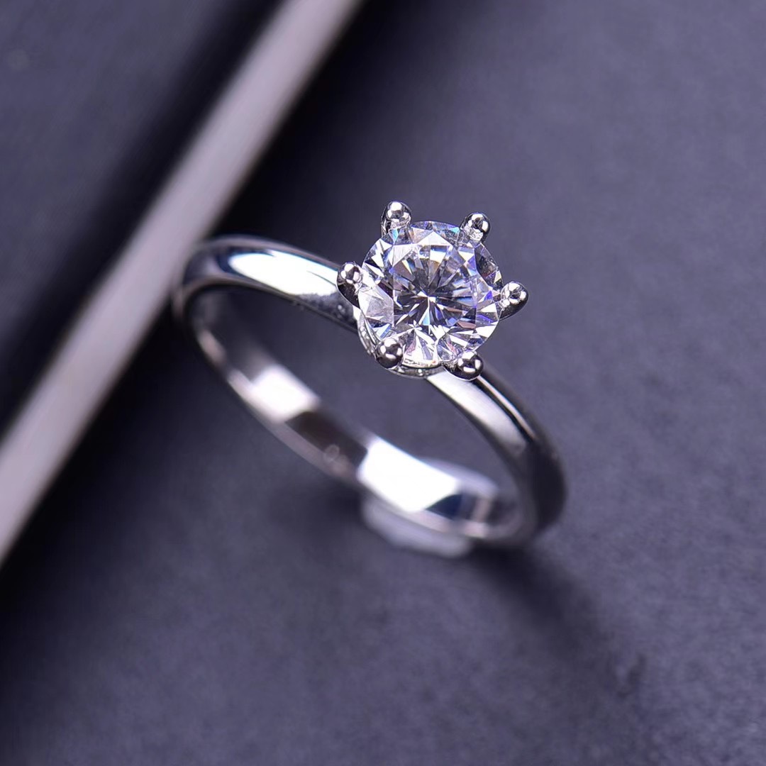 围脖六爪  正品莫桑石钻戒AU750定制18K铂金求婚结婚男女情侣戒指