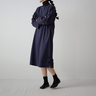 蓝棕植绒花纹蝴蝶结裙摆圆领宽松连衣裙 ATELIERSOMEPIECE 工碎